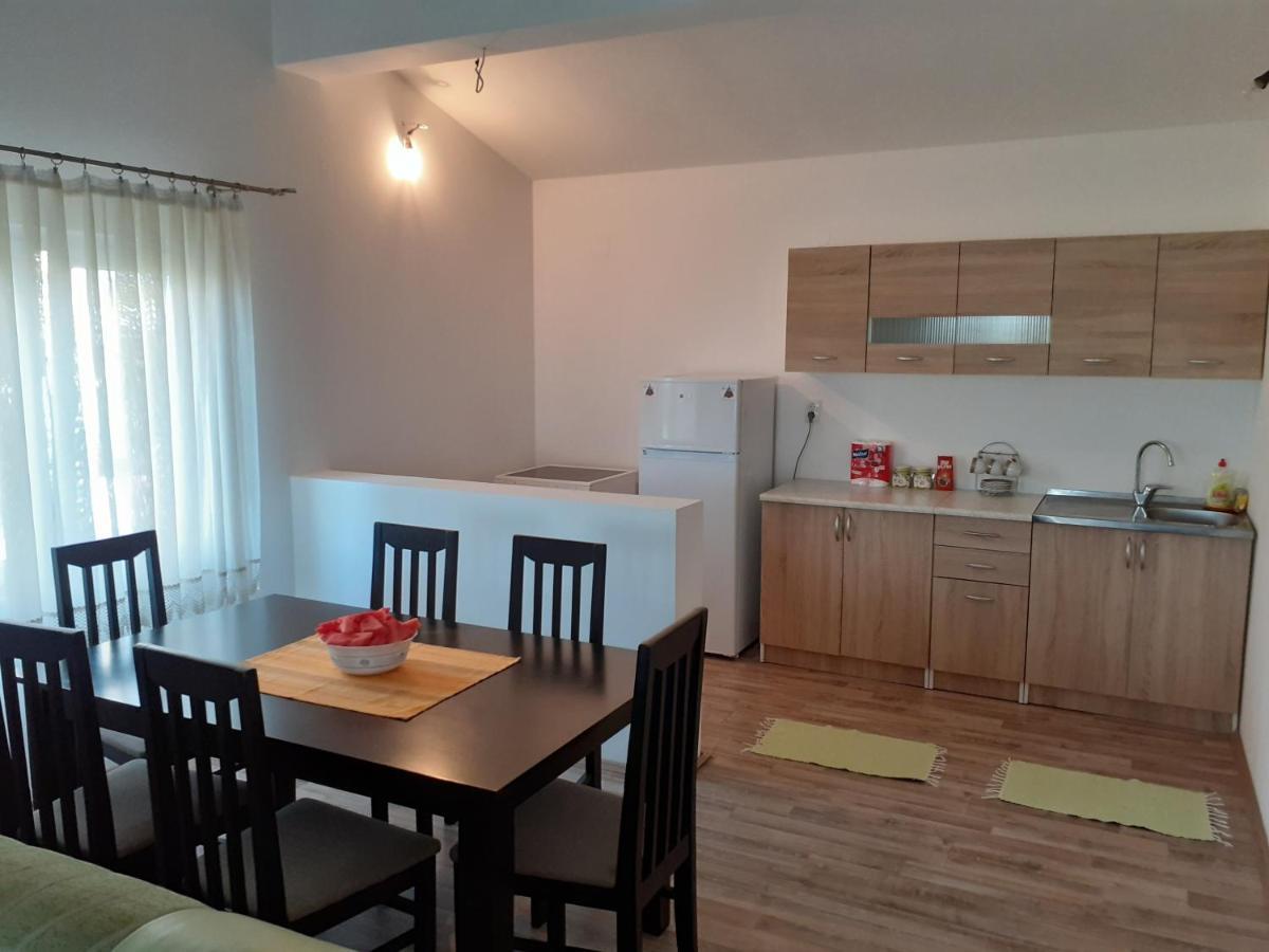 Apartment Vuk I Novak Ulcinj Exterior photo